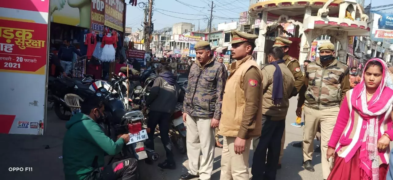 शहर में पुलिस ने चलाया चैकिंग अभियान