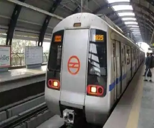 दिल्ली में भूकंप के झटकों से मेट्रो सेवा बाधित, यात्री स्टेशनों पर फंसे