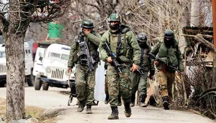 श्रीनगर मे सुरक्षाबलो ने लश्कर के एक आतंकी को किया ढेर