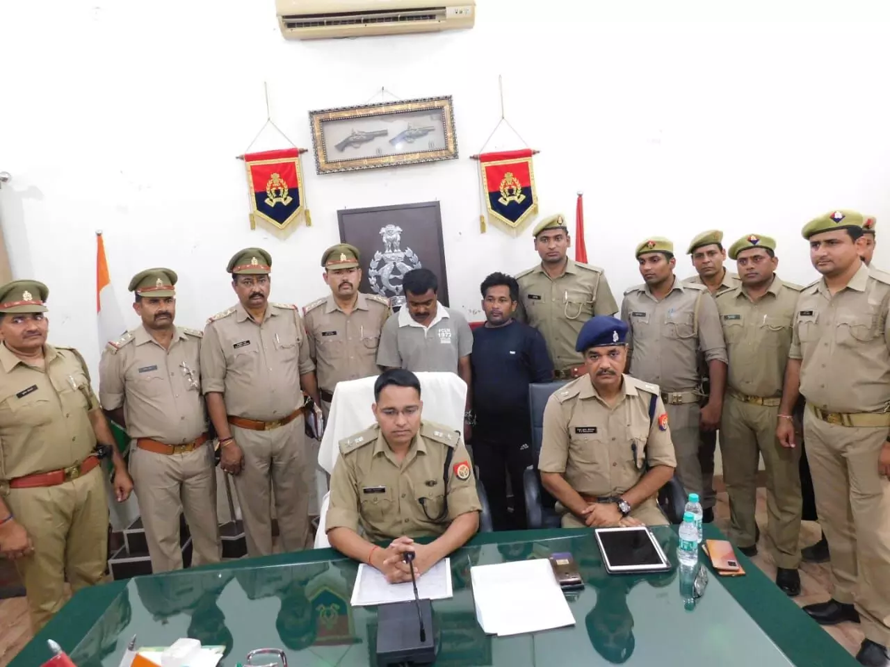 मुजफ्फरनगर पुलिस ने 02 अंतर्राज्यीय वाहन चोर दबोचे, चोरी की फॉर्च्यूनर समेत 05 लक्ज़री कार बरामद
