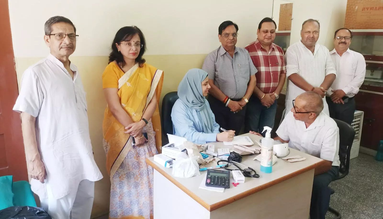 HEALTH CAMP-एम.जी. पब्लिक स्कूल में लगा स्वास्थ्य मेला