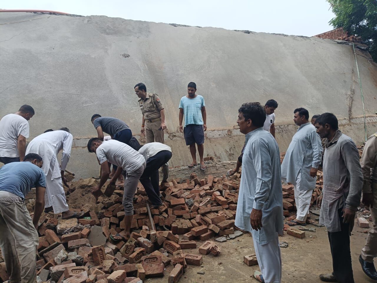 गोयला गांव में गिरा लिंटर, बुजुर्ग महिला की दबकर मौत