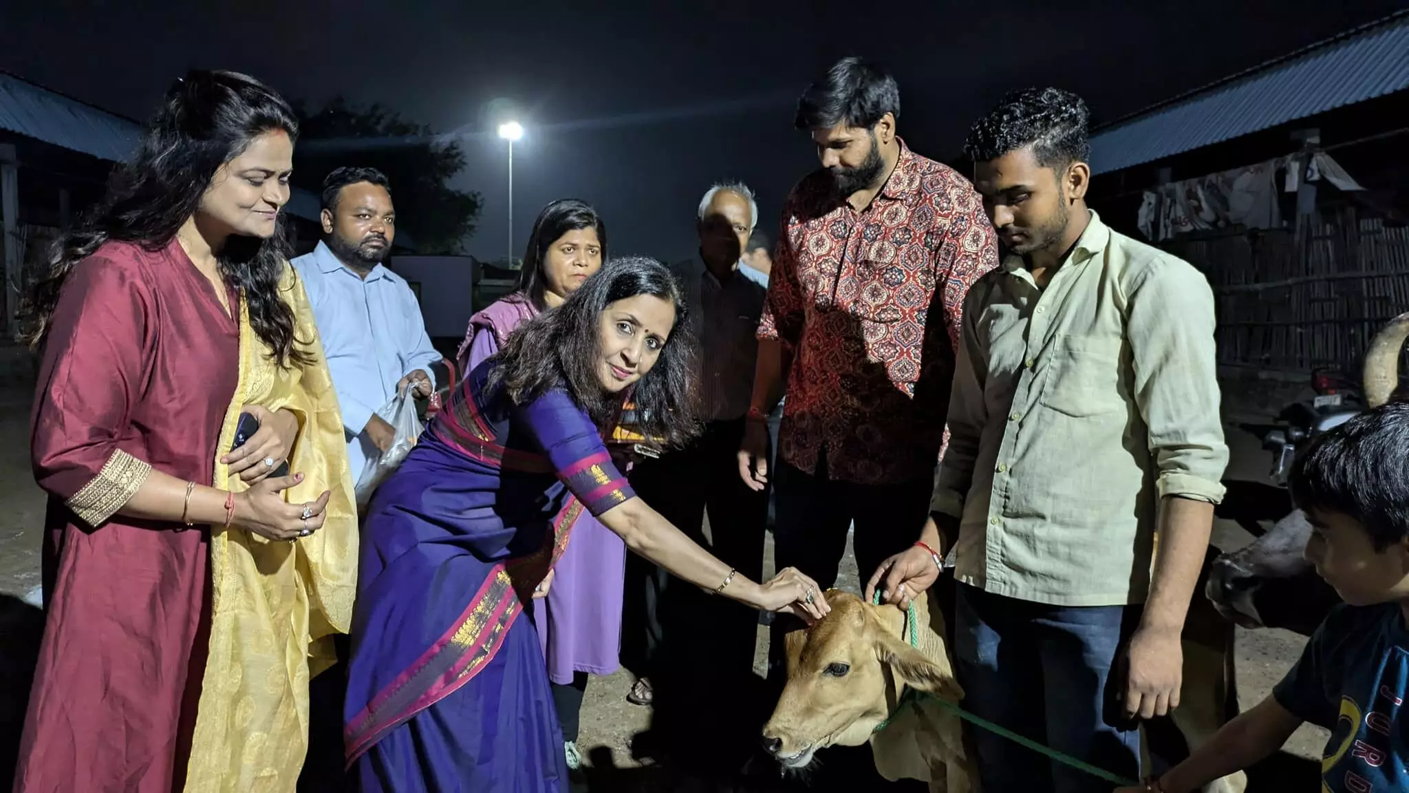 नंदी गौशाला जाकर चेयरपर्सन मीनाक्षी स्वरूप ने किया गौ पूजन