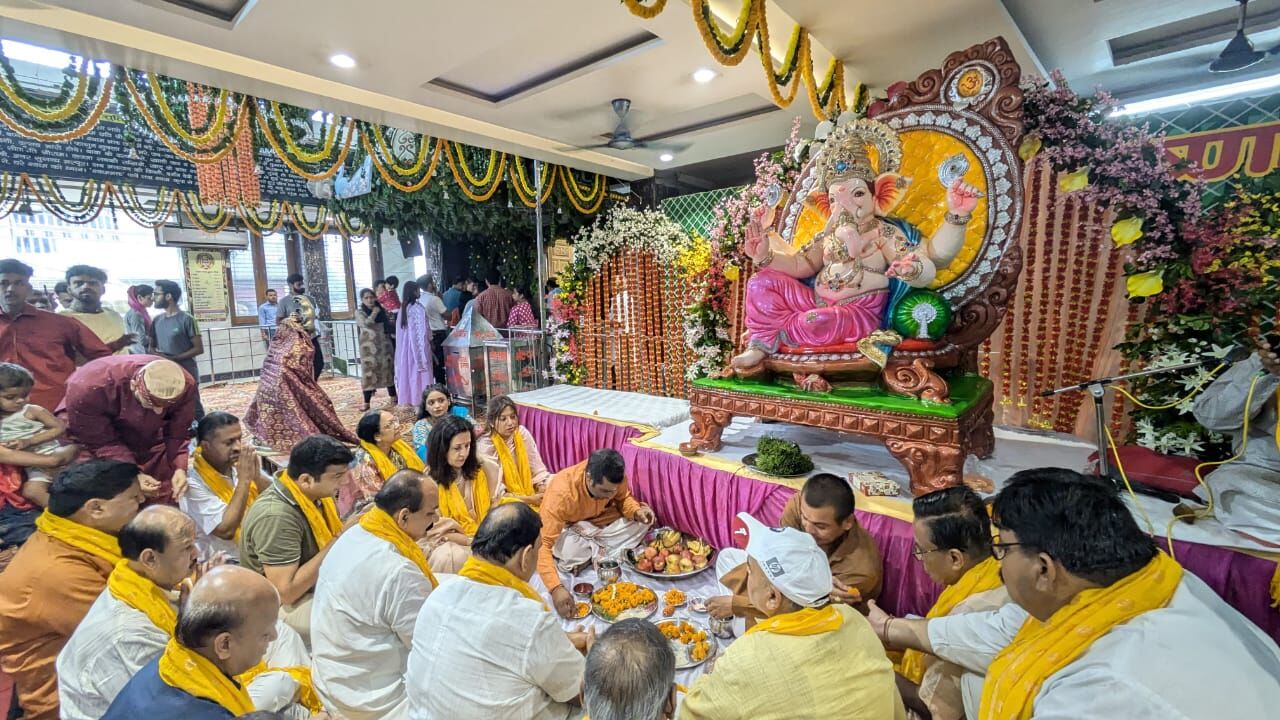 BAPPA BIRTH DAY-भक्तों का कल्याण करने स्वर्ण रथ पर निकले गणपति