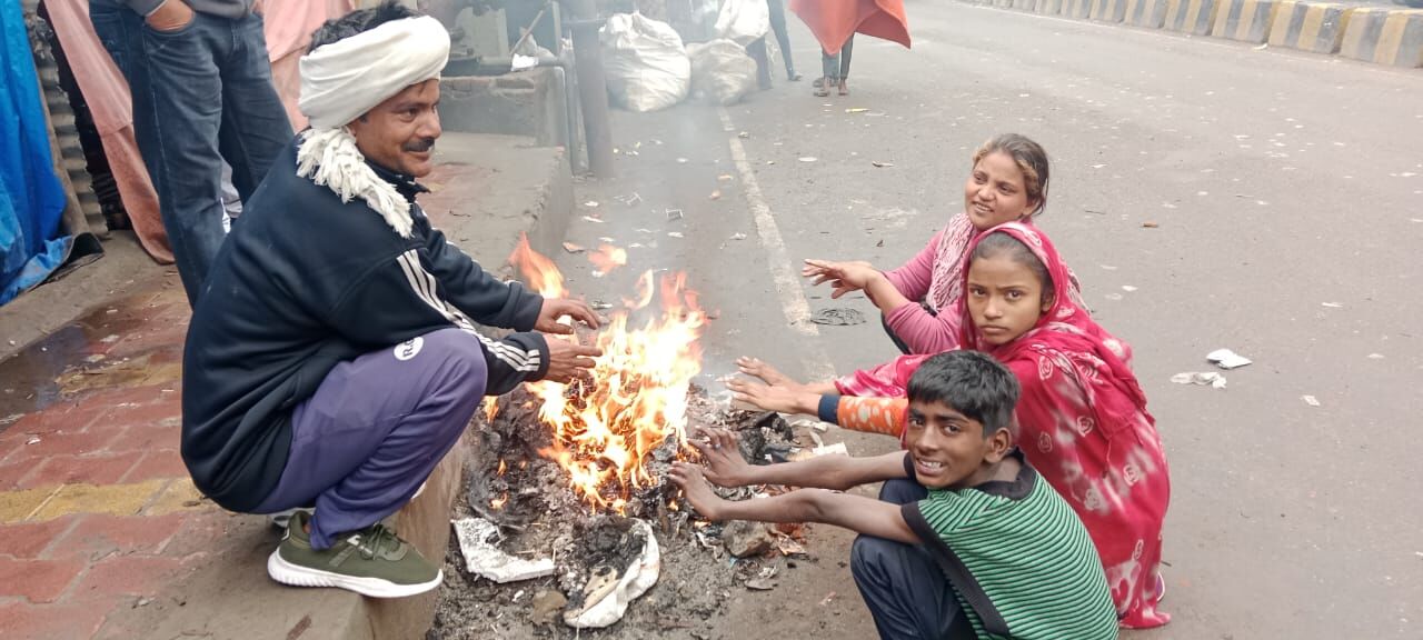 कोल्ड-डे पर ठिठुराया मुजफ्फरनगर, ठंड से कांपे हाड़