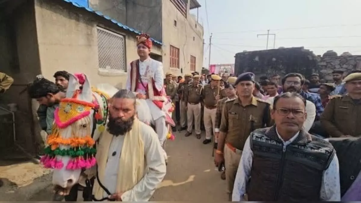 पुलिस ने अपनी सुरक्षा में कराई दलित की शादी, कराई घुड़चढ़ी, ड्रोन से निगरानी, गांव छावनी में तब्दील