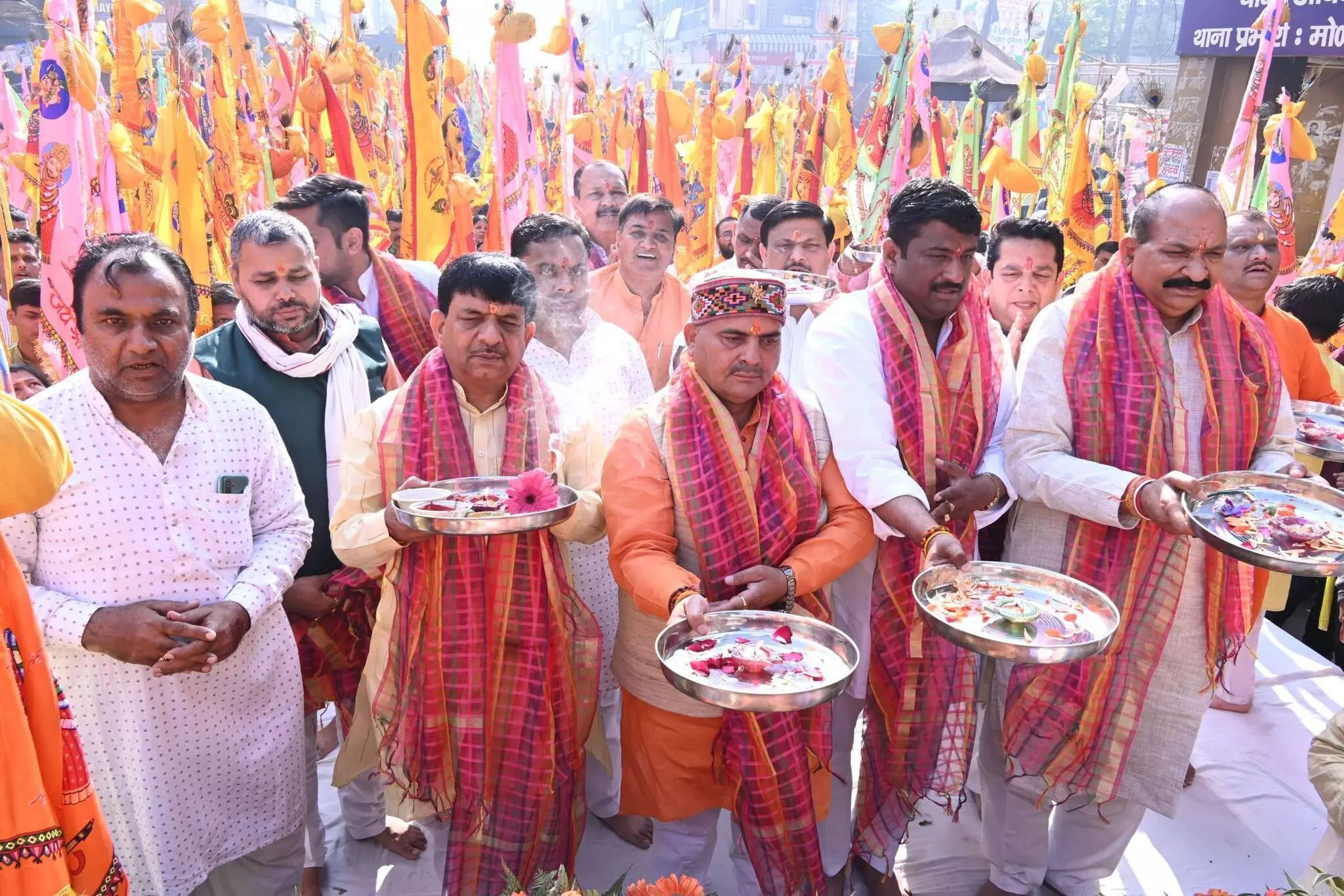 शिव चौक पर हुई श्याम वंदना, निशान यात्रा में उमड़ा भक्तों का सैलाब