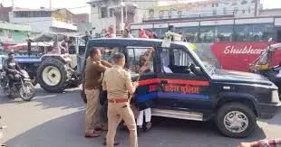 रमजान और इस्लाम धर्म पर आपत्तिजनक पोस्ट करने पर हंगामा, पुलिस ने किया लाठीचार्ज, तनाव