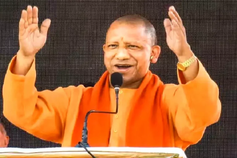 शिक्षक दिवस 2025: सीएम योगी का बड़ा ऐलान, शिक्षकों को मिलेगा कैशलेस इलाज और मानदेय वृद्धि