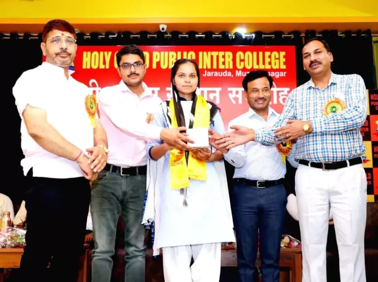 आँचल सैनी, दिव्या शुक्रालिया को पगडी, अंगवस्त्र, प्रतीक चिह्न देकर किया सम्मानित