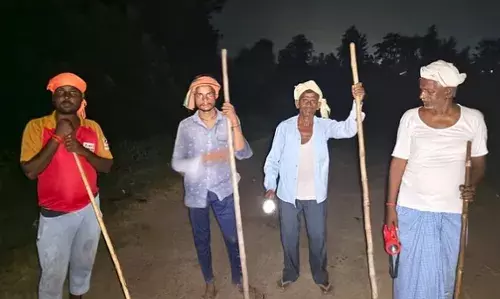 गजबः आधार कार्ड दिखाओ… फिर गांव में आओ