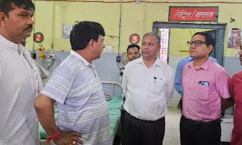 फूड प्वाइजनिंग का शिकार हुए परिवार से मिले मंत्री कपिल देव