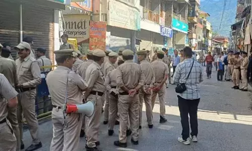 कुल्लू में अखाड़ा बाजार बना छावनी