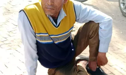 बेबसी…बेटी का लगन नहीं भिजवा पाया जल निगम का ठेकेदार