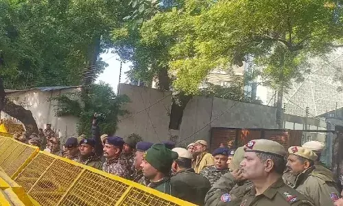 आप नेताओं को सीएम हाउस जाने से रोका, पुलिस फोर्स तैनात