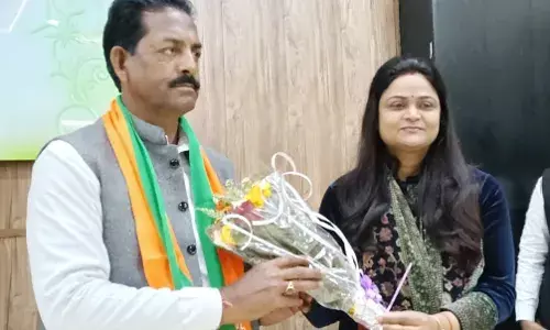 आयोग के सदस्य के सामने सफाई कर्मियों ने रखी अपनी बात