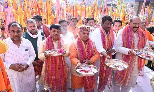 शिव चौक पर हुई श्याम वंदना, निशान यात्रा में उमड़ा भक्तों का सैलाब