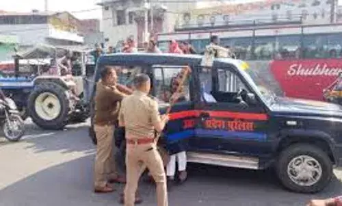 रमजान और इस्लाम धर्म पर आपत्तिजनक पोस्ट करने पर हंगामा, पुलिस ने किया लाठीचार्ज, तनाव