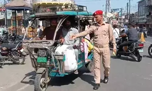 MUZAFFARNAGAR-गरीब ई-रिक्शा वालों से हर दिन हुई 26 हजार से ज्यादा की वसूली