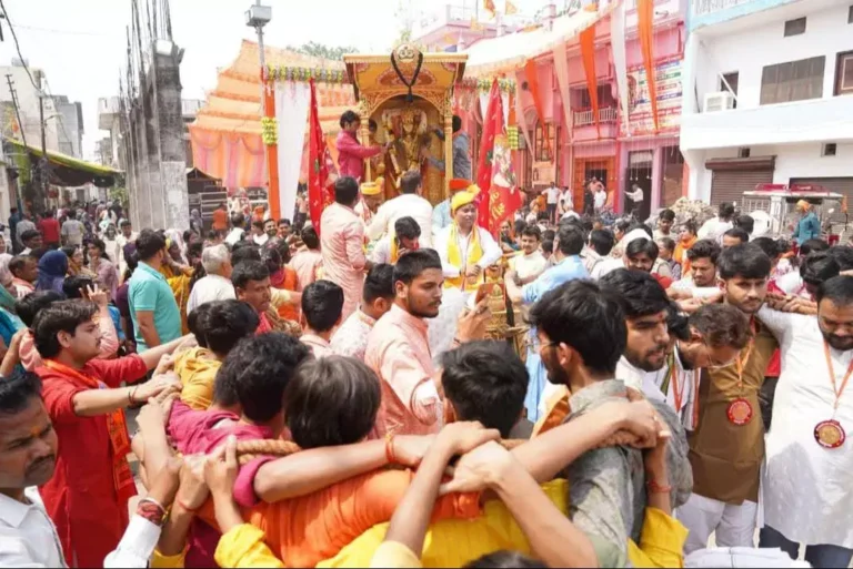 जन्मोत्सव पर आकर्षक बैंडबाजों और मनोरम झांकियों के साथ निकाली गई बाला जी महाराज की विशाल एवं भव्य शोभायात्रा, जय श्रीबाला जी के उद्घोष से गूंज उठा देवबंद