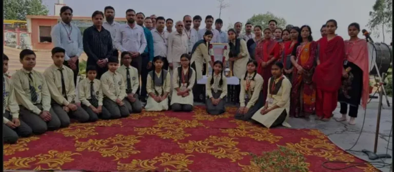 सर्वोदय ज्ञान पब्लिक स्कूल देवबन्द के प्रांगण में महात्मा ज्योतिबाफुले समाज सुधारक,