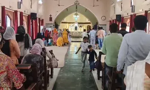 गुड फ्राइडे की पवित्र आराधना ऐपीफैनी चर्च में श्रद्धा भाव से सम्पन्न