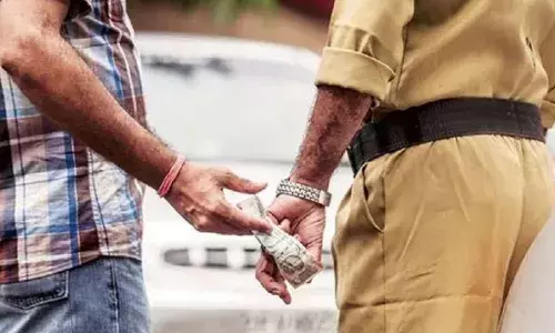 MUZAFFARNAGAR-थाने में सिपाही ने अधिवक्ता से मांगी रिश्वत
