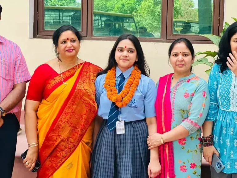 सावी जैन  ने  CBSE में किया टॉप