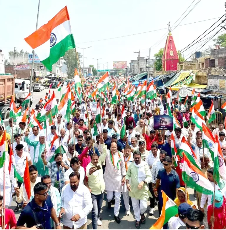 पूर्व कैबिनेट मन्त्री सुरेश राणा के नेतृत्व मे थानाभवन मे निकाली गई तिरंगा यात्रा