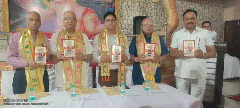 गत रात्रि श्री गीता भवन में हुआ गीता दर्पण पत्रिका का विमोचन