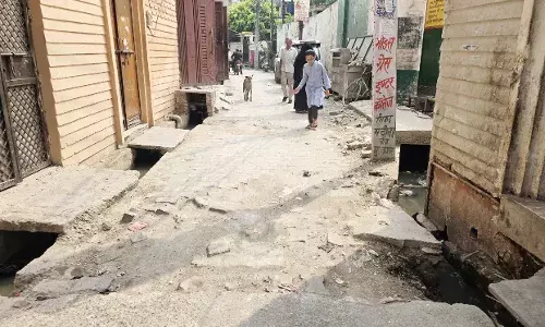तीन महीने से मल्हूपुरा में उखड़ी पड़ी सड़क से रोष