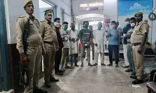 देवबन्द थाना प्रभारी धर्मेंद्र कुमार सोनकर का जुआरी गैंग पर कड़ा प्रहार, आठ जुआरी किये गिरफ्तार नकदी बरामद की