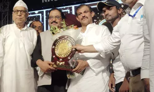 नौचंदी मेले में आयोजित ऐतिहासिक मुशायरा का खतौली के विश्व विख्यात शायर रियाज सागर ने किया संचालन