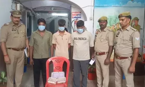 चाँद कॉलोनी मे बन्द मकान मे हुई चोरी की घटना का पुलिस ने किया खुलासा तीन आरोपी किये गिरफ्तार,आभूषण किये बरामद