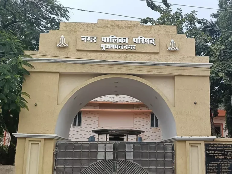 MUZAFFARNAGAR-दो सभासदों ने कब्जाई पालिका की भूमि