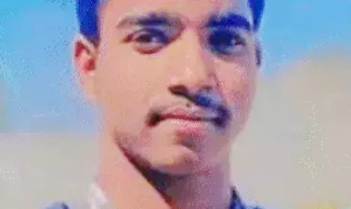 MUZAFFARNAGAR-छात्र ने फांसी लगाकर दी जान, स्कूल पर परिजनों का धरना