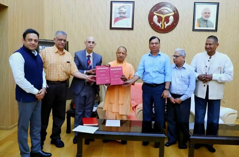संभल हिंसा रिपोर्ट: 450 पन्नों की गोपनीय जांच आयोग ने सीएम योगी को सौंपी, हिंदू आबादी में 78 साल में 30% की गिरावट