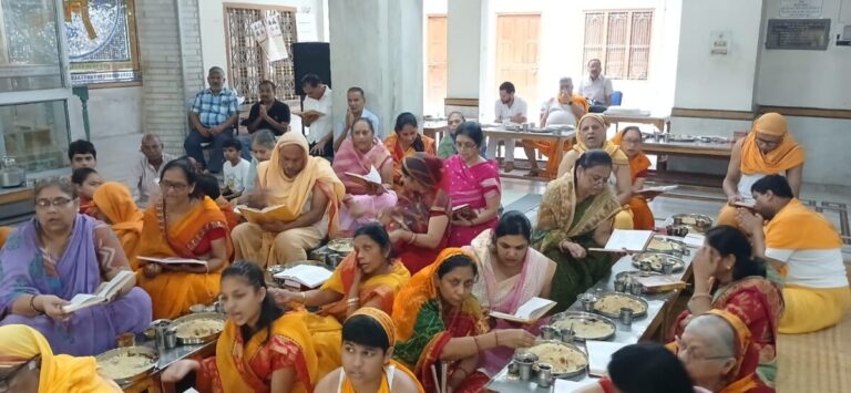 दशलक्षण पर्व के दूसरे दिन उत्तम मार्दव धर्म की पूजा की गई। इस दौरान जैन मंदिरों में विभिन्न धार्मिक अनुष्ठान में अनुयायी मौजूद रहे।