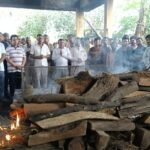 कटरा भूस्खलन में मारे गए मुजफ्फरनगर के सात तीर्थयात्रियों की अर्थियां, गमगीन परिजन और शोकसभा का माहौल