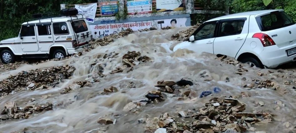 उत्तराखंड में तबाही: चमोली में बादल फटा, रुद्रप्रयाग में अलकनंदा-मंदाकिनी उफान पर