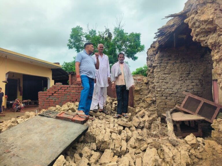 मुजफ्फरनगर में आफत की मूसलधार बारिश-छतें गिरीं, घरों में घुसा पानी