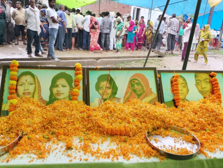 शोक की बारिश में डूबा रामपुरी, छह तीर्थ यात्रियों की शोकसभा में आसमां भी रोया