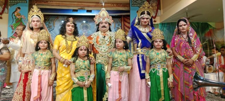 भगवान श्रीराम ने भाइयों संग लिया अवतार, खुशियों से रोशन हुई अयोध्या