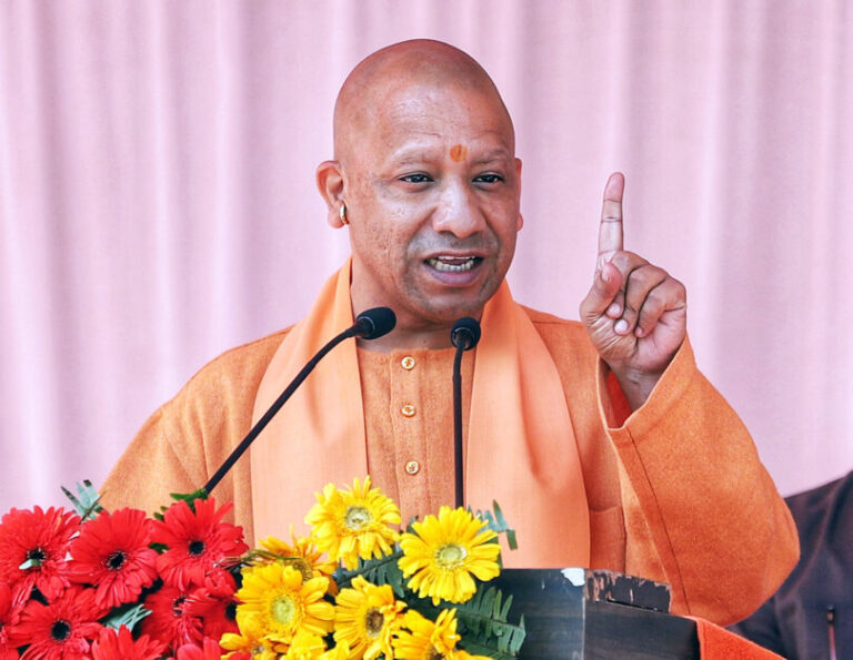 CM Yogi: गुंडा टैक्स खत्म, नई भर्तियों की सौगात और विपक्ष पर हमला
