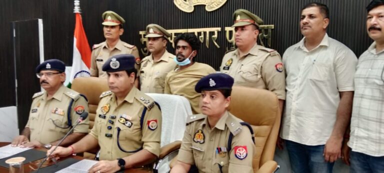 लुटेरे बदमाश को मुठभेड़ में लगी पुलिस की गोली, दो साथी फरार