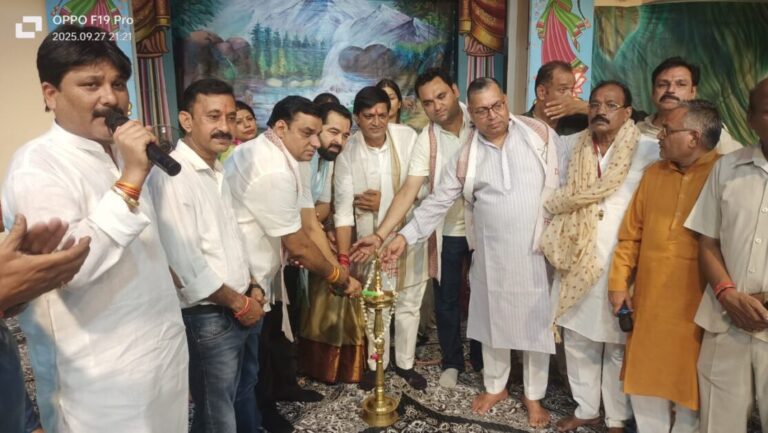 श्री आदर्श रामलीला पटेलनगर में भरत मिलाप का भावपूर्ण मंचन