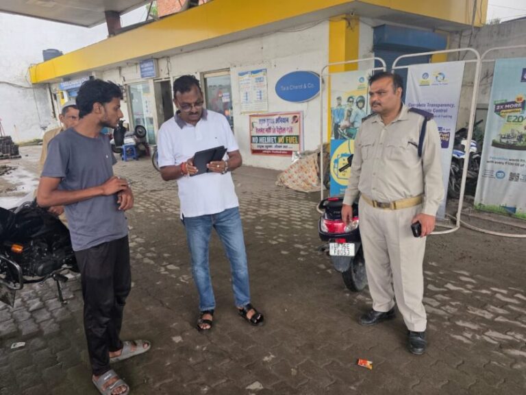 नो हेलमेट नो फ्यूल- एआरटीओ ने किया पेट्रोल पंपों का निरीक्षण, 15 वाहनों का चालान