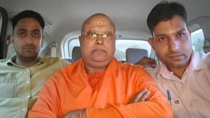वसंतकुंज छात्रा प्रकरण: आरोपी चैतन्यानंद सरस्वती आगरा से दबोचा गया