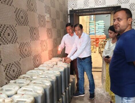 भैंसरहेड़ी गांव में मावा भट्ठियों पर छापा, 682 लीटर संदिग्ध सरसों तेल जब्त