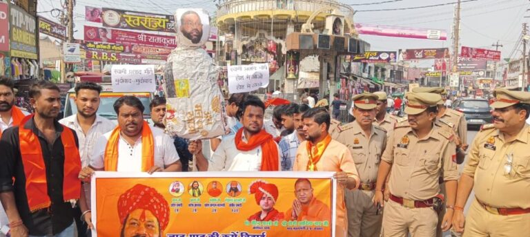 विवादित बयान पर हिन्दू सुरक्षा सेवा संघ ने फूंका स्वामी प्रसाद मौर्य का पुतला